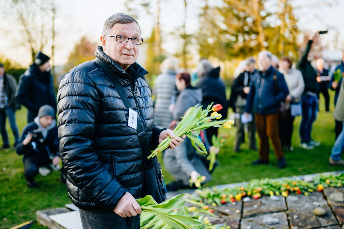 Anatoli Perov am Mahnmal